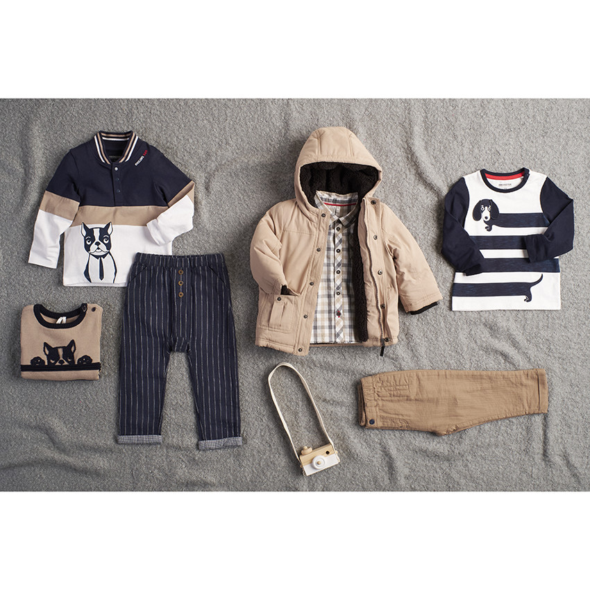 Polo tricolor cuello teddy estampado bulldog francés  