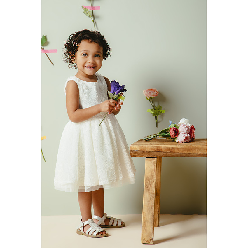 Vestido de ceremonia blanco sin mangas 