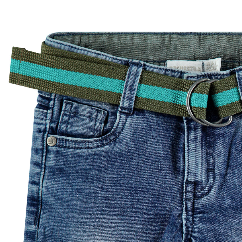 Vaqueros con efecto gastado y arrugado y cinturón extraíble y ajustable 