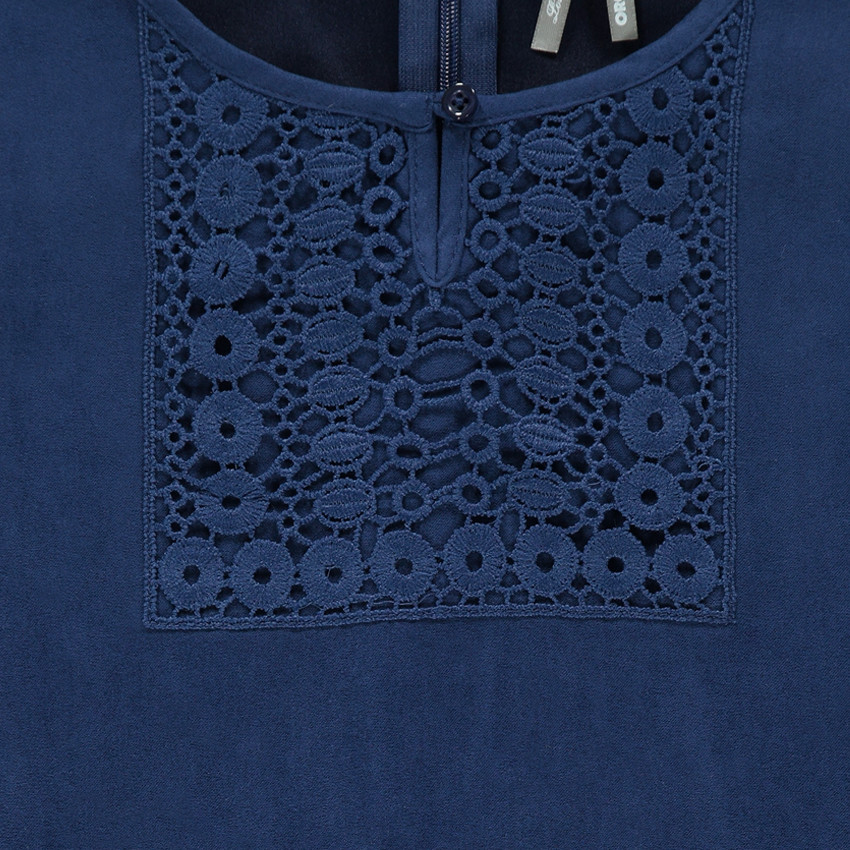 Túnica sin mangas de piel serraje con bordados 