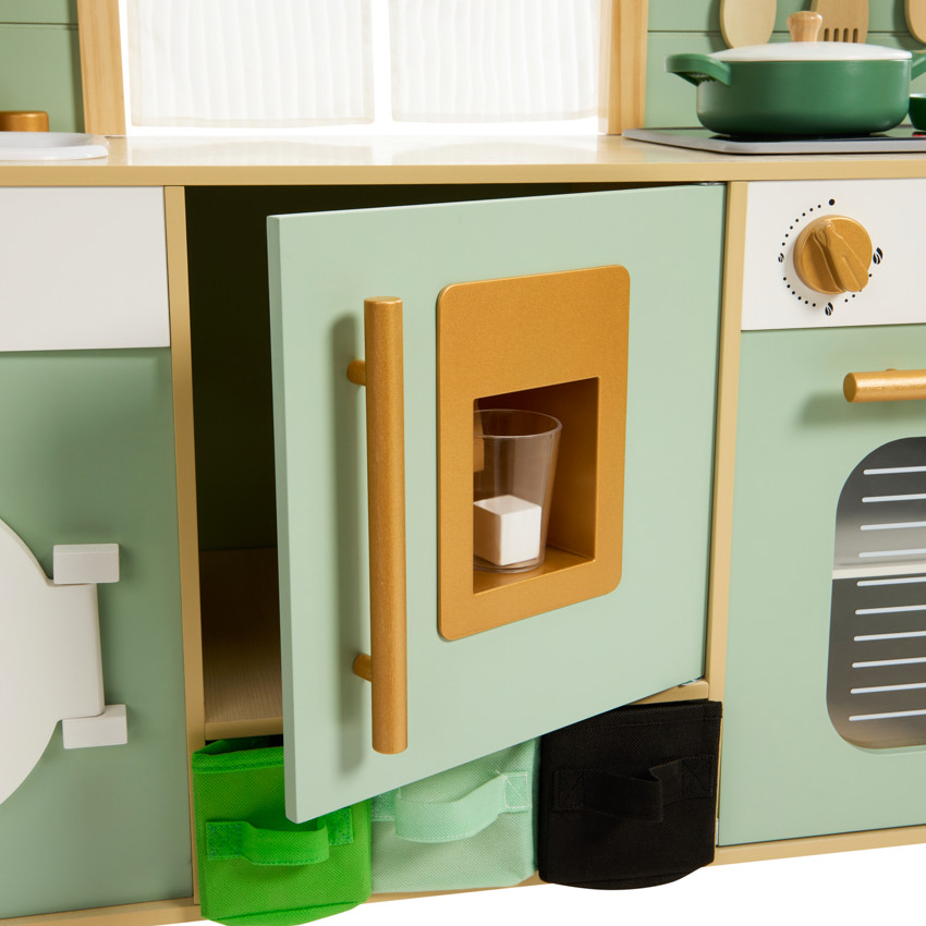 Cocina completa con accesorios de madera 