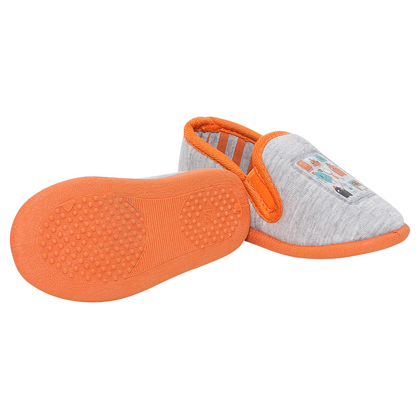 Zapatillas bajas de punto con parches de monstruos plastificados 