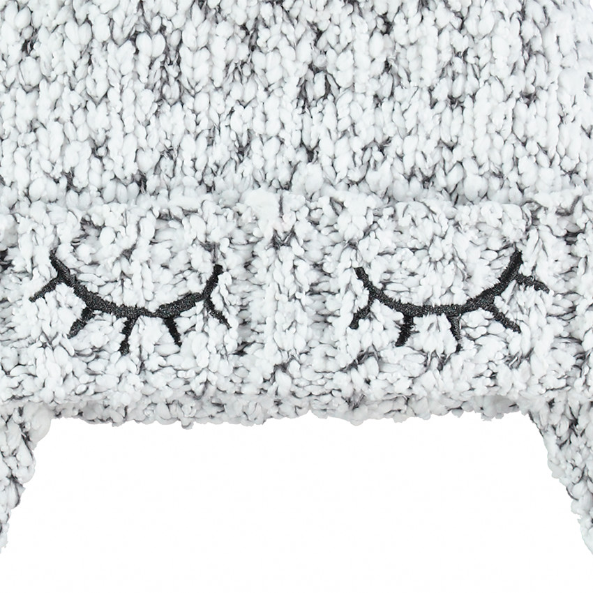 Gorro peruano de punto con detalles bordados y borla 