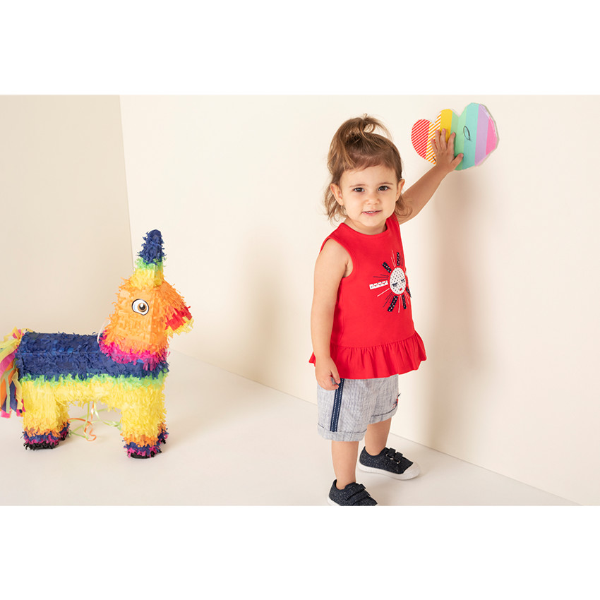 Pantalón corto de punto mezclado con bandas aplicadas y bordados 