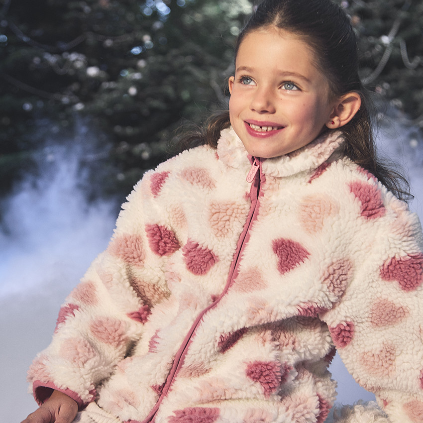 Chaqueta de sherpa con estampado de corazones para niña 