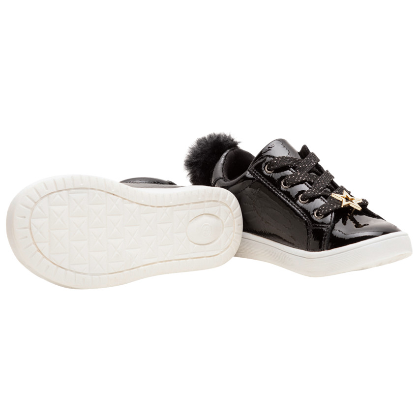 Zapatillas de charol con pompón y estrella dorada 