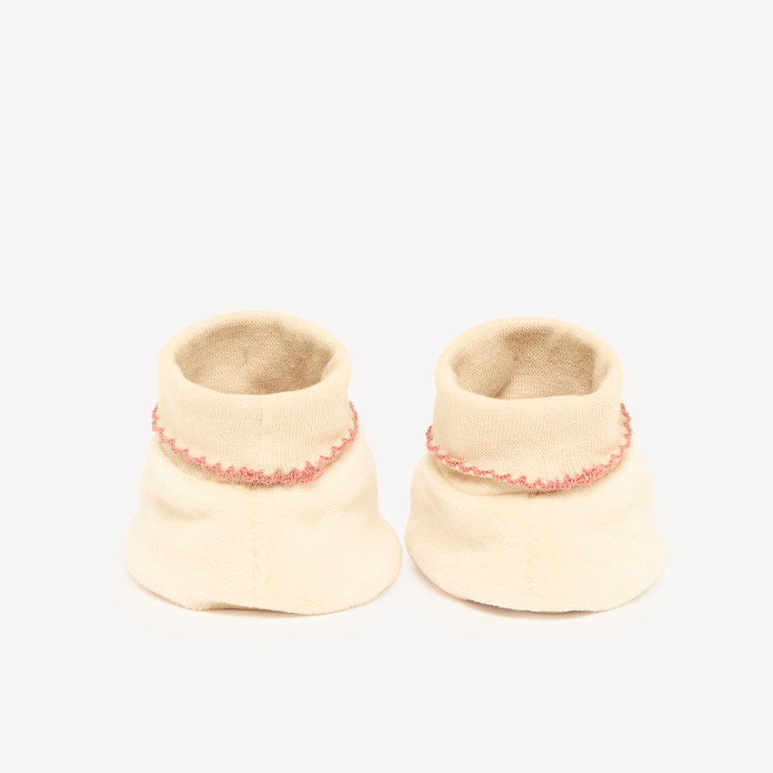 Zapatitos de nacimiento de felpa con diseño de manzana 