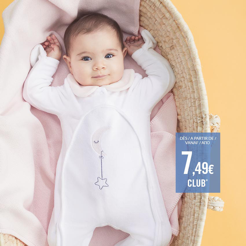 Pijama de terciopelo con cuello de babero y luna bordada 