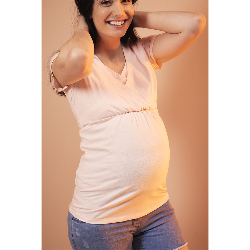 Camiseta de embarazo y lactancia de manga corta con cuello cruzado 