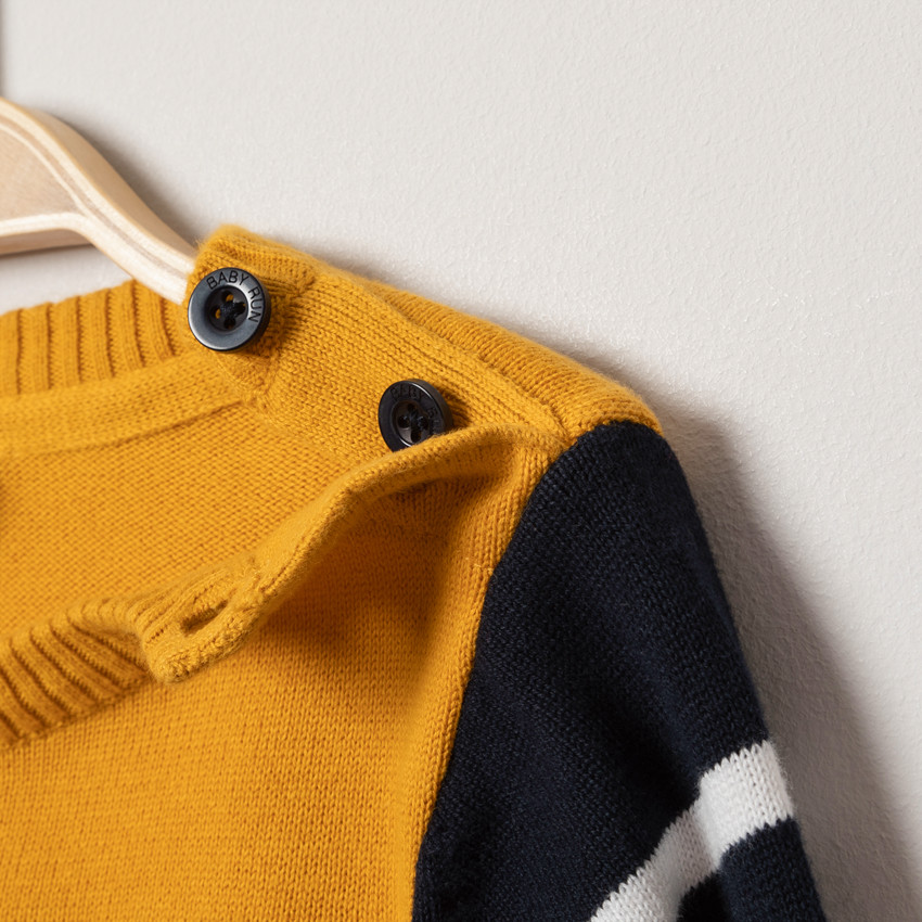 Jersey de punto con mangas rayadas y inscripciones  