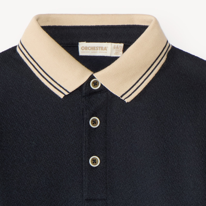Polo de manga larga para niño con cuello contrastante y original. 