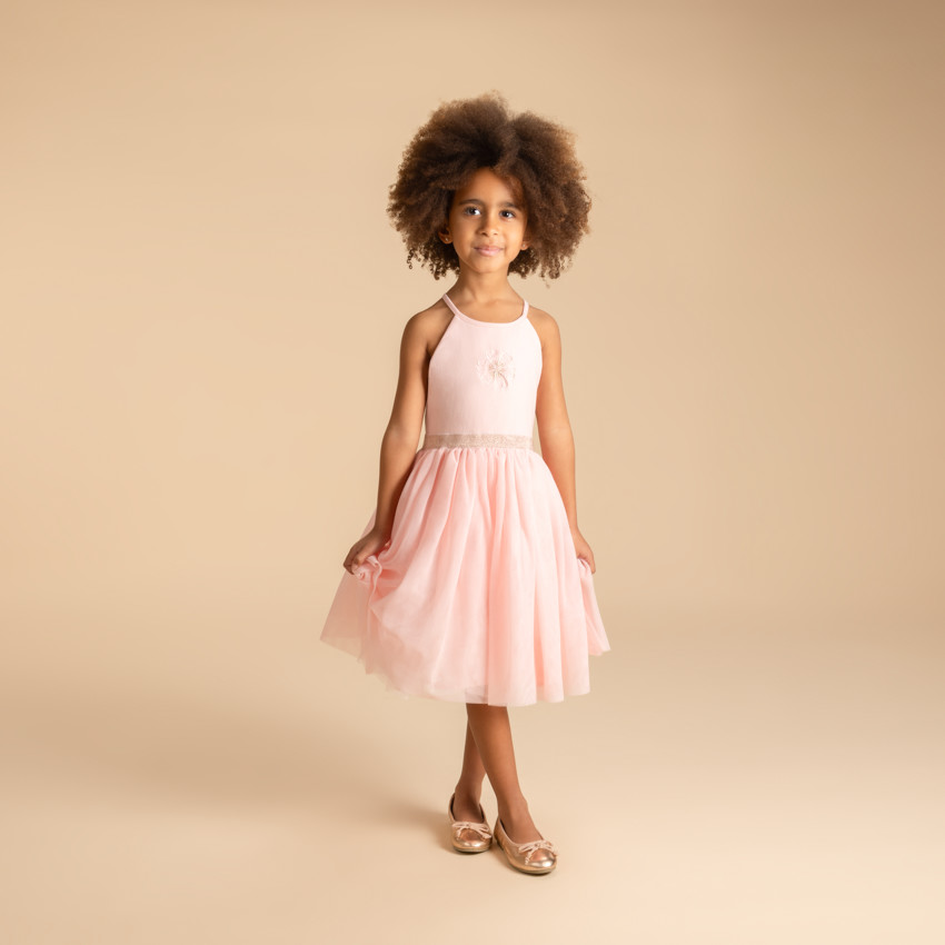 Vestido de ceremonia bicolor con tirantes y flor para niña 