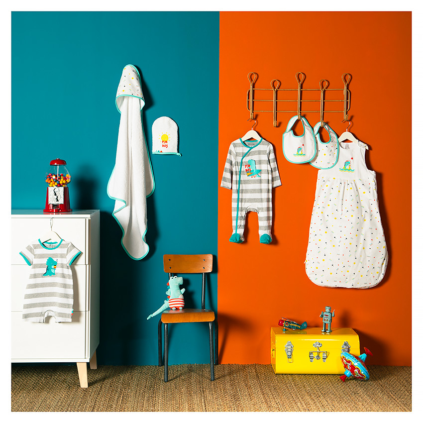 Combinaison courte à rayures et motif dinosaure 