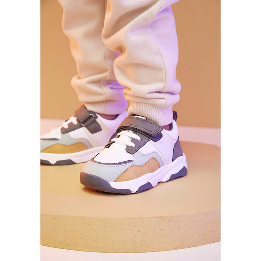 Zapatillas deportivas con detalles en contraste niño 