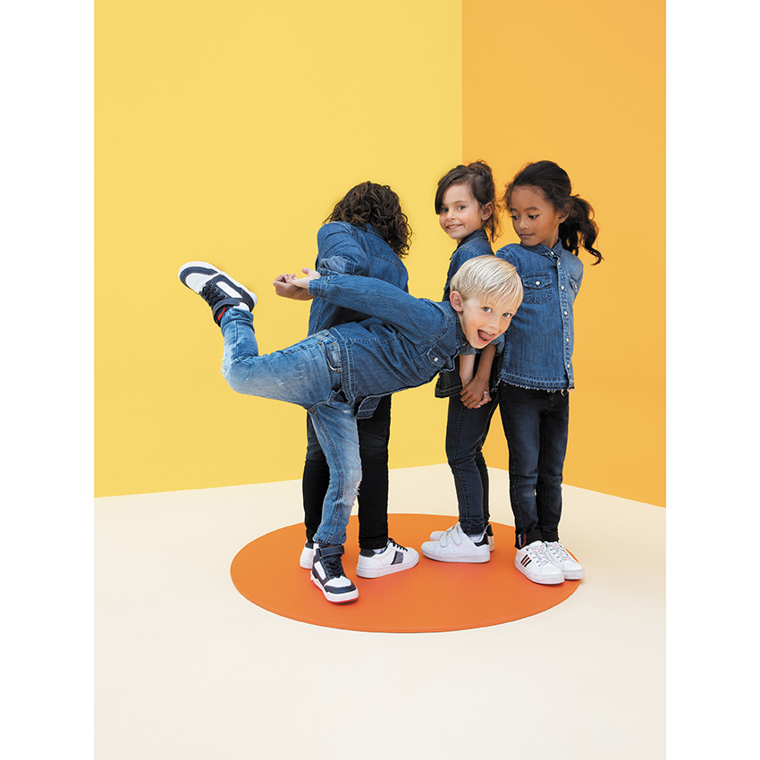 Zapatillas subidas tricolores con velcro del 24 al 27 y cordones del 24 al 27 