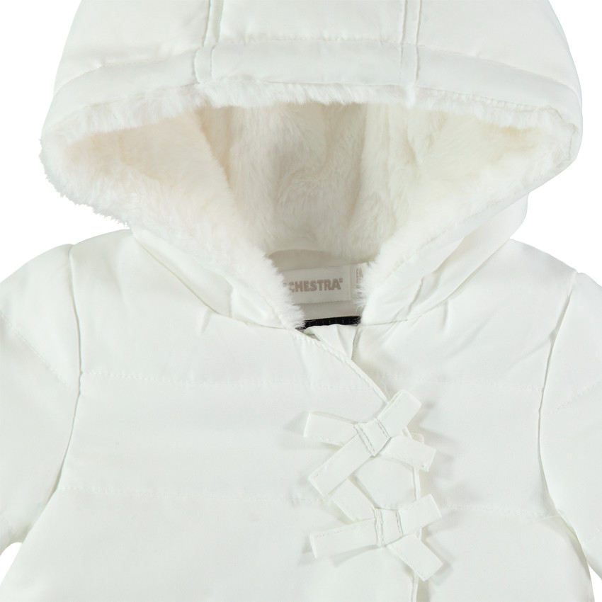 Abrigo alcochado con capucha y forrado con sherpa con corazones bordados  