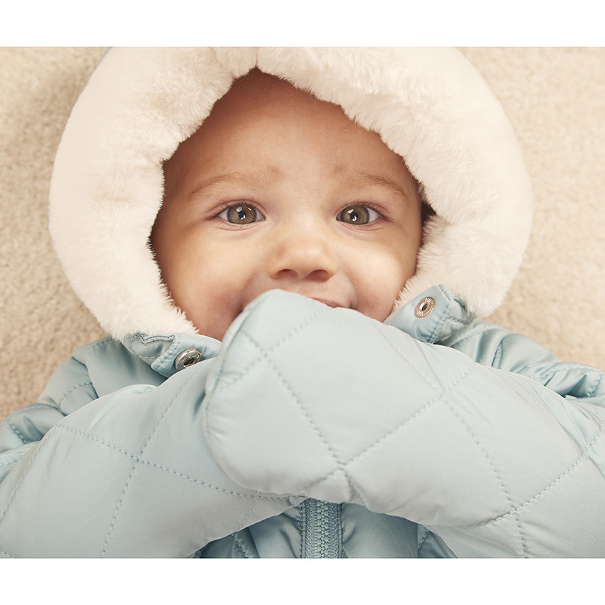 Pelele acolchado a cuadros para bebé niño con acabados diferentes según la edad 