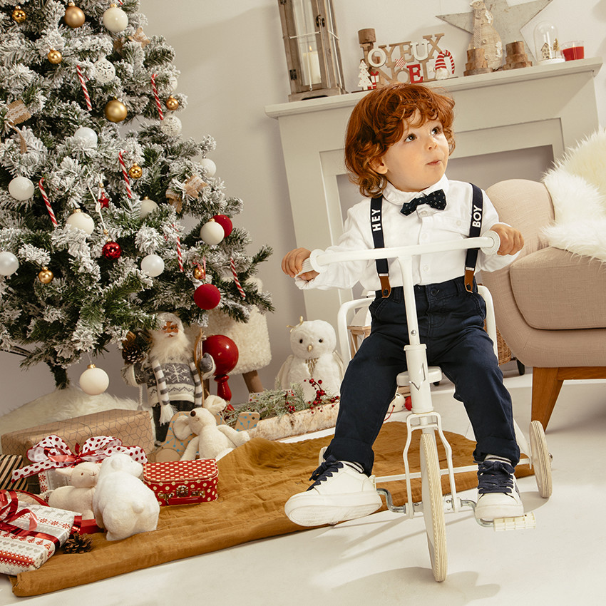 Chemise blanche à noeud papillon amovible 