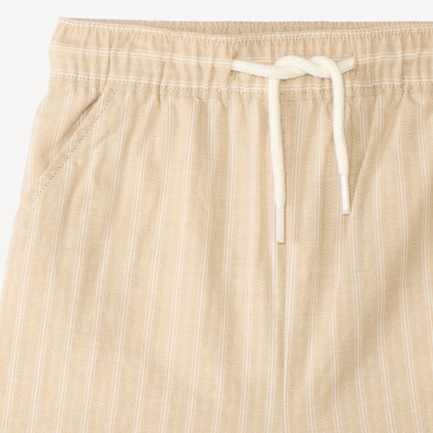 Bermudas de tela a rayas para niño. 