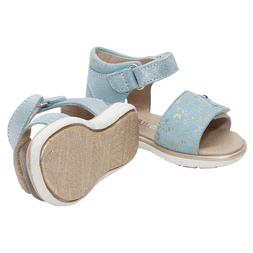 Sandalias azules con velcro y apliques de lentejuelas y corazones 