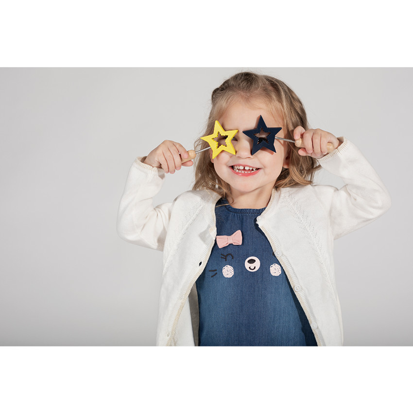 Chaqueta de punto crudo con toques dorado 