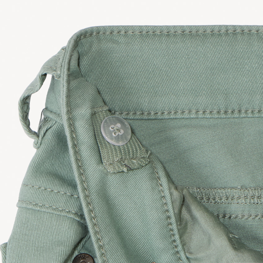 Pantalón slim liso efecto arrugado para niño 