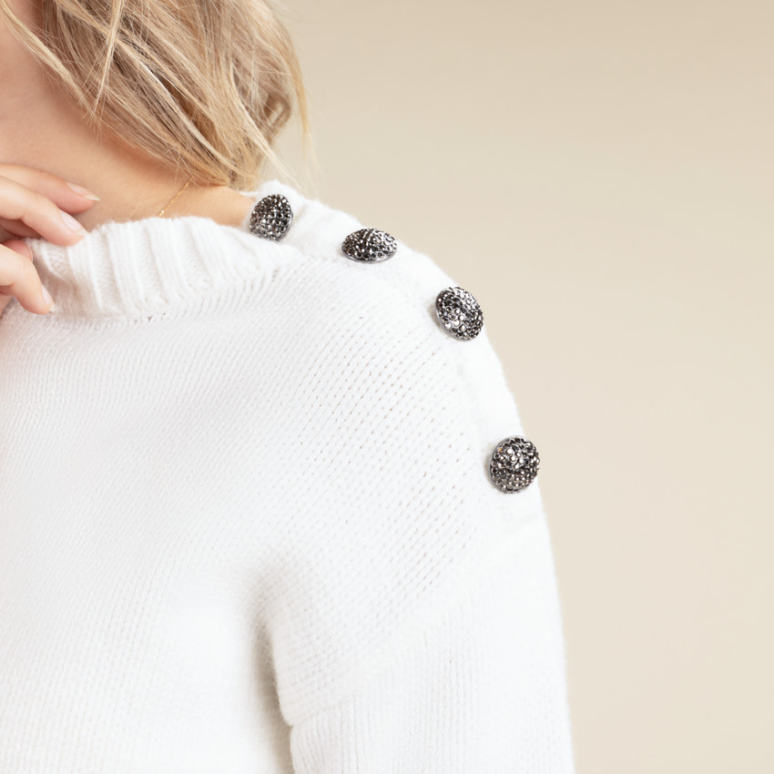 Jersey liso de punto con botones joya para mujer 