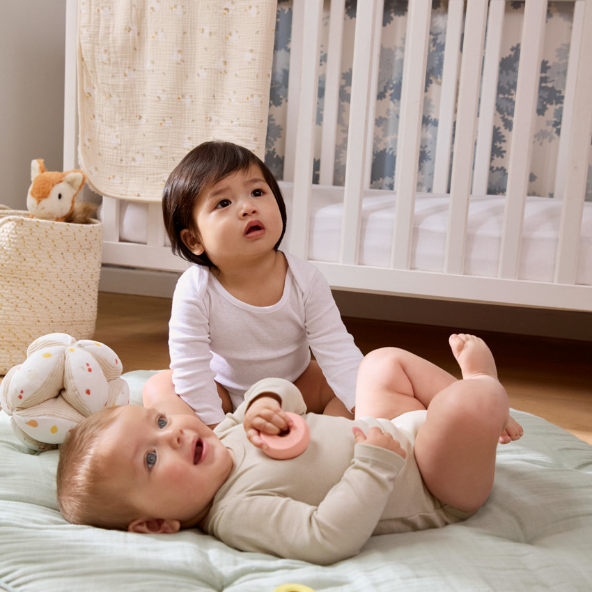Pack de 5 bodies de manga larga blancos para bebé 