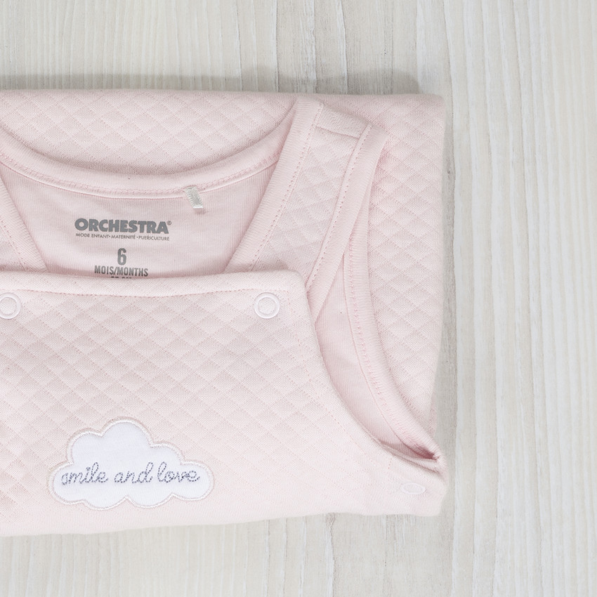 Peto largo de felpa rosa con dibujo de nubes 