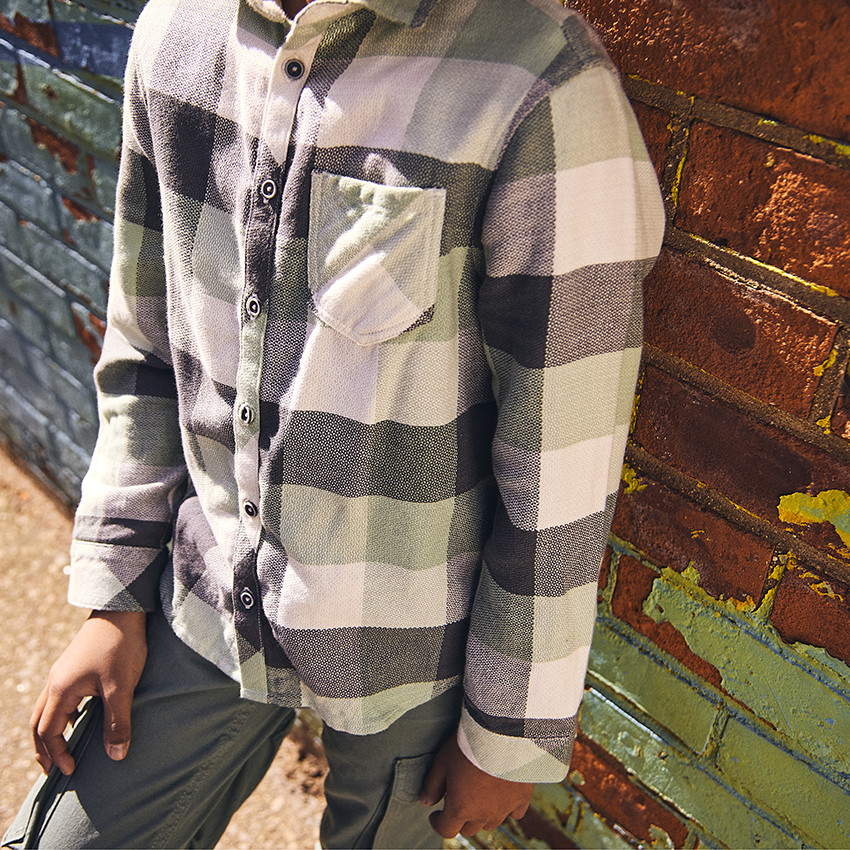 Camisa de cuadros de manga larga con bolsillo para niño 