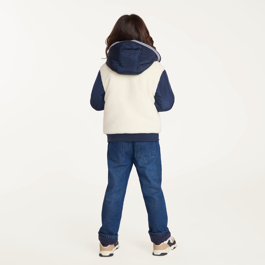 Chaqueta para niño con capucha de dos materiales 