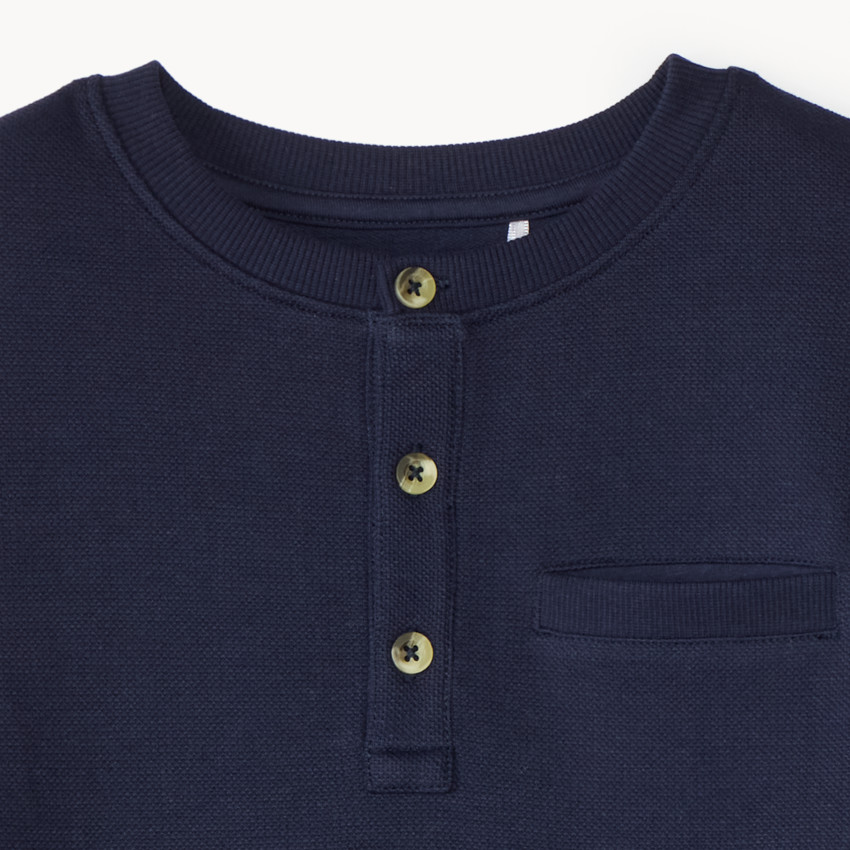 Camiseta de niño de manga larga con cuello tunisino 