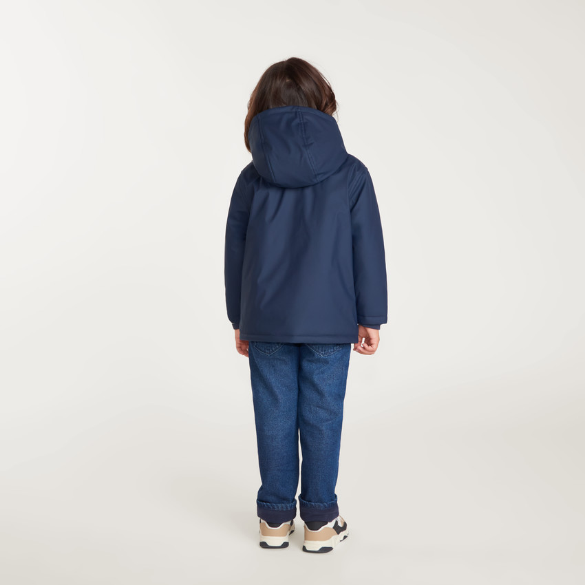 Parka de goma para niño con forro de micropolar y capucha. 