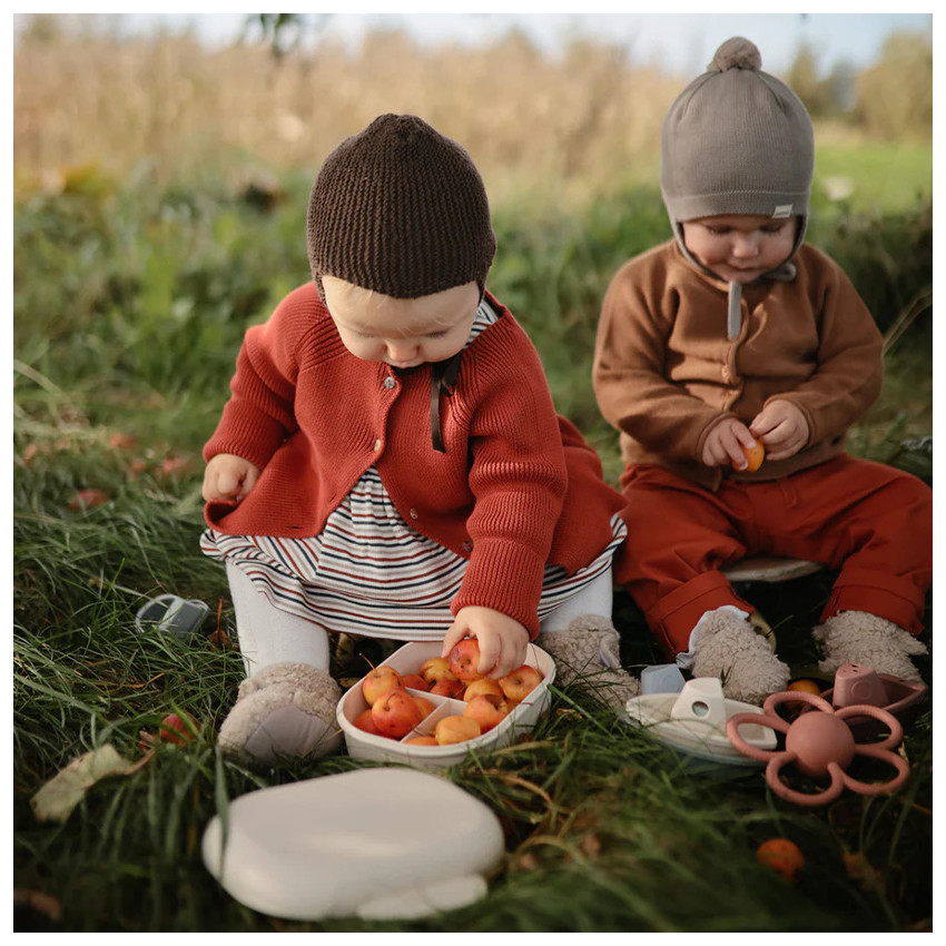Fiambrera con compartimentos y cubiertos color marfil 