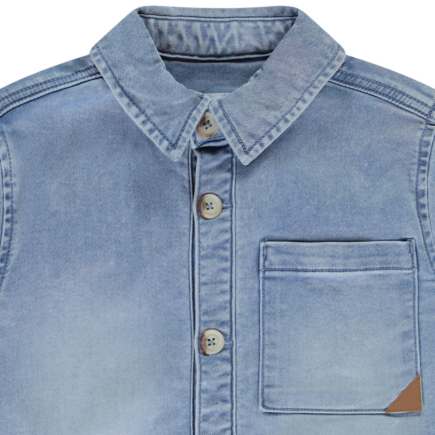 Camisa de mezclilla con bolsillos para niño 