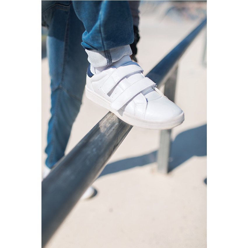 Deportivas bajas de color liso con velcro 