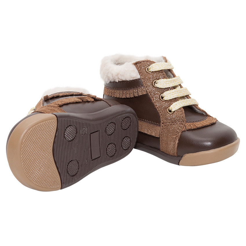 Botines de cuero forrados con flecos brillantes  