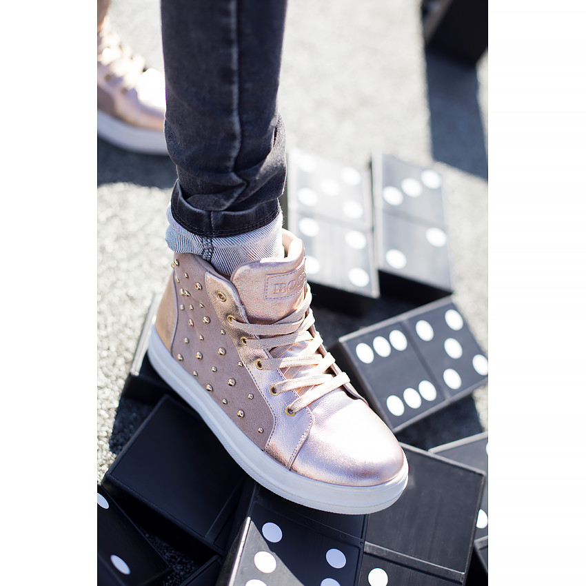 Zapatillas altas bi-material con tachuelas decorativas  Additional Zapatillas altas bi-material con tachuelas decorativas
