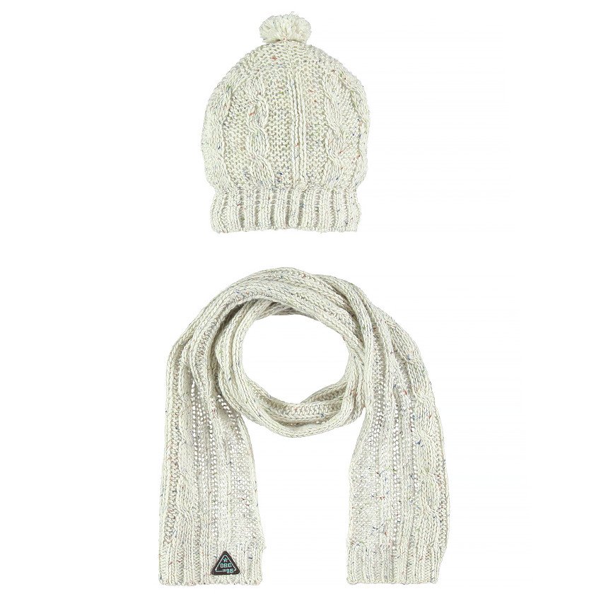 Conjunto de gorro y bufanda de color crudo de punto 