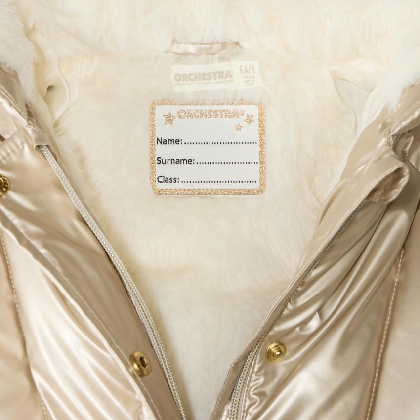 Chaqueta acolchada con capucha para niña, ideal para climas fríos. 