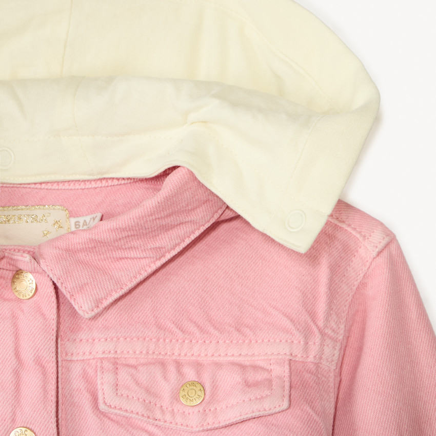 Chaqueta de mezclilla con capucha desmontable para niña. 
