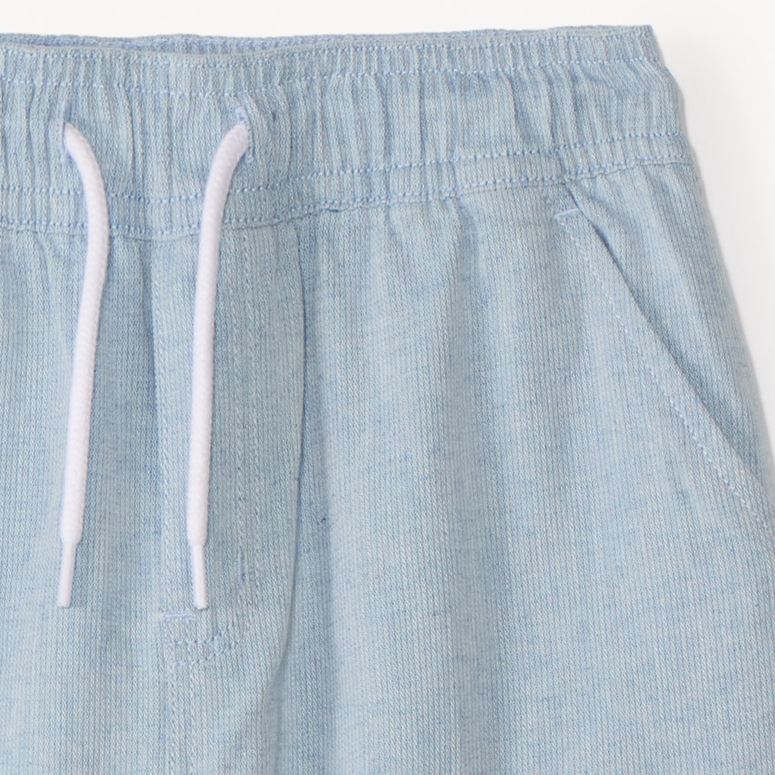Short estilo cargo de tela lisa para niño 