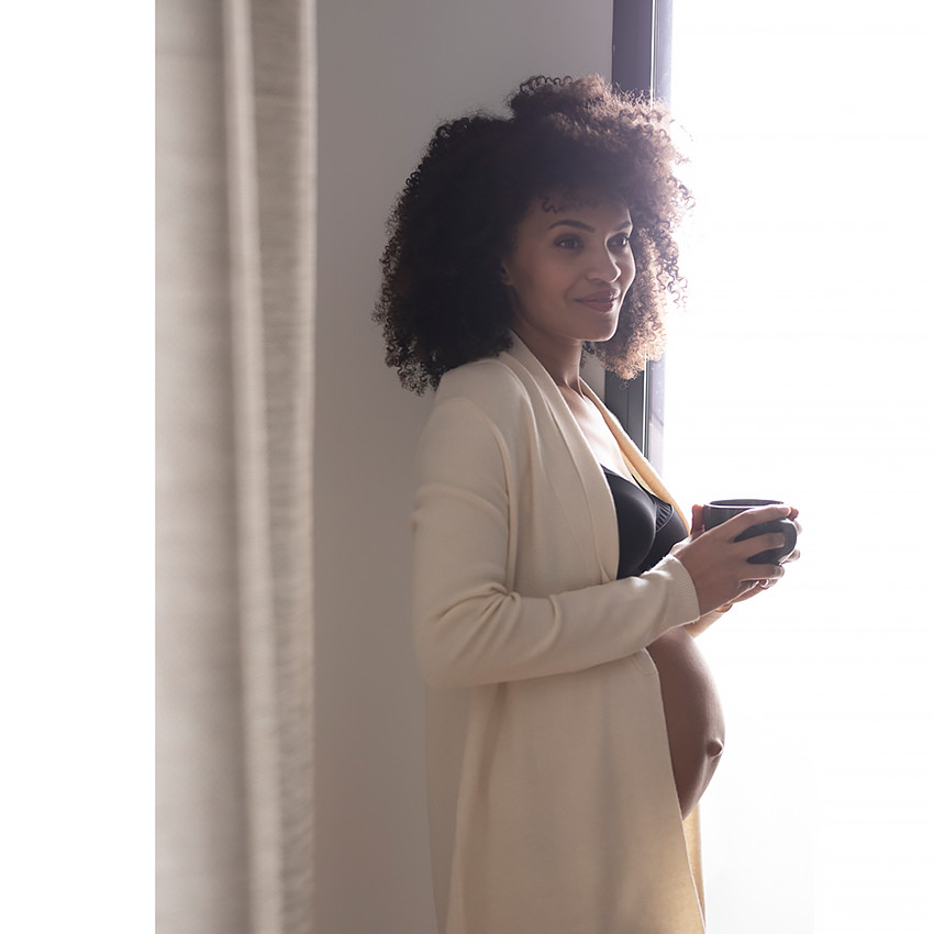 Sujetador de lactancia moldeado con acabado de red. 