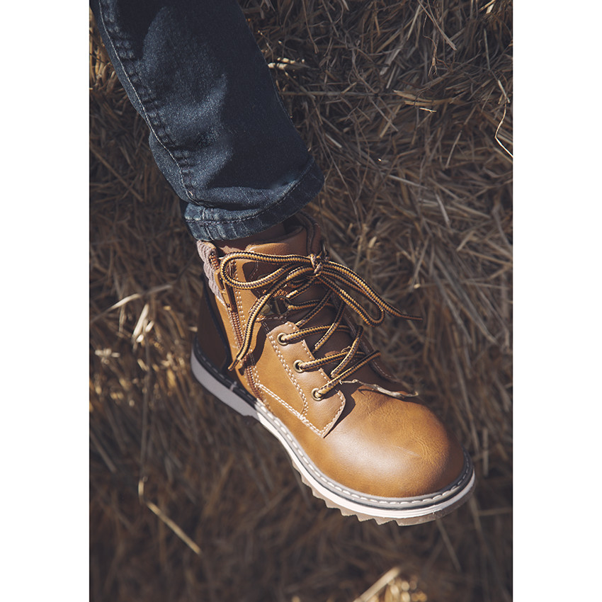 Botines con cordones y cremallera - color cámel 
