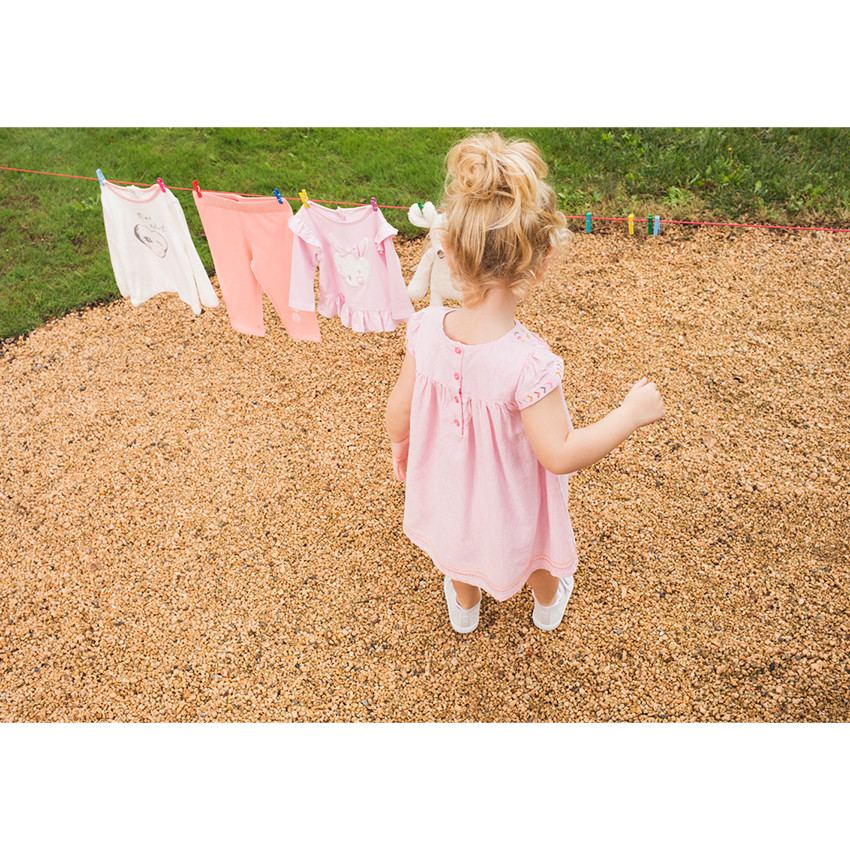 Vestido de manga corta de rayas y bordados que contrastan  Additional Vestido de manga corta de rayas y bordados que contrastan