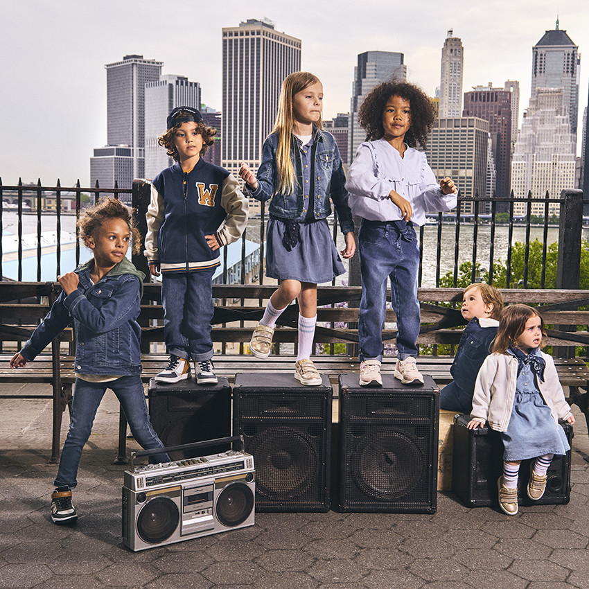 Chaleco de felpa estilo bomber con parche bordado para niño 