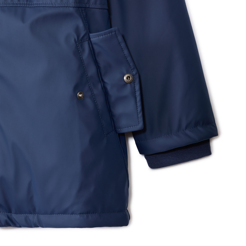 Parka de goma con capucha y forro de micropolar para niño. 