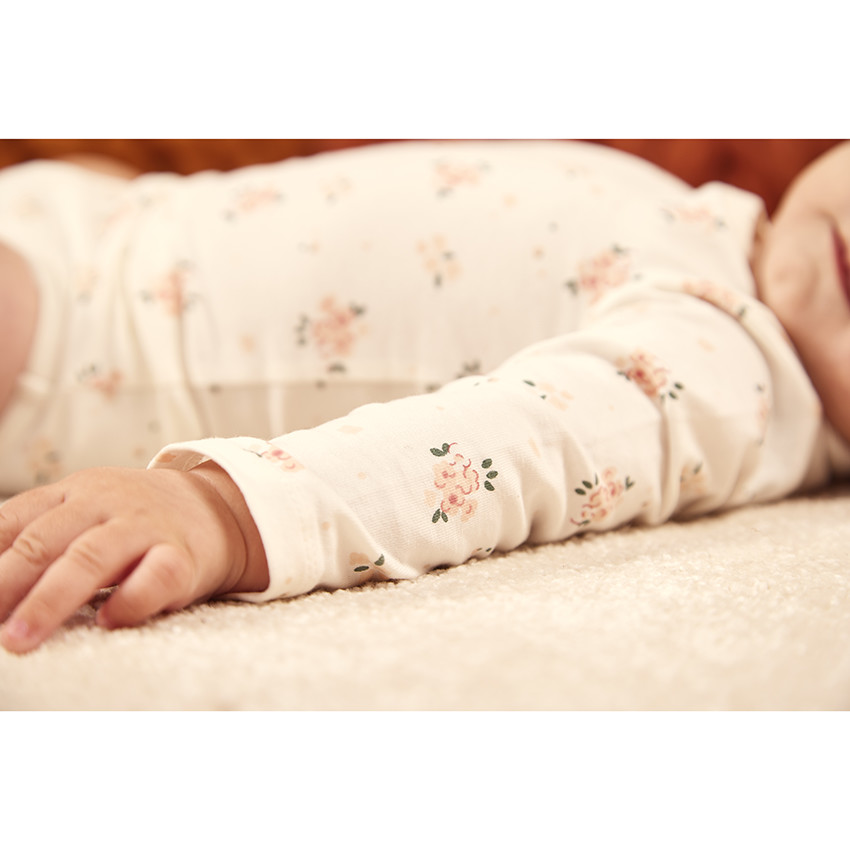 Pack de 7 bodies de manga larga para bebé niña. 