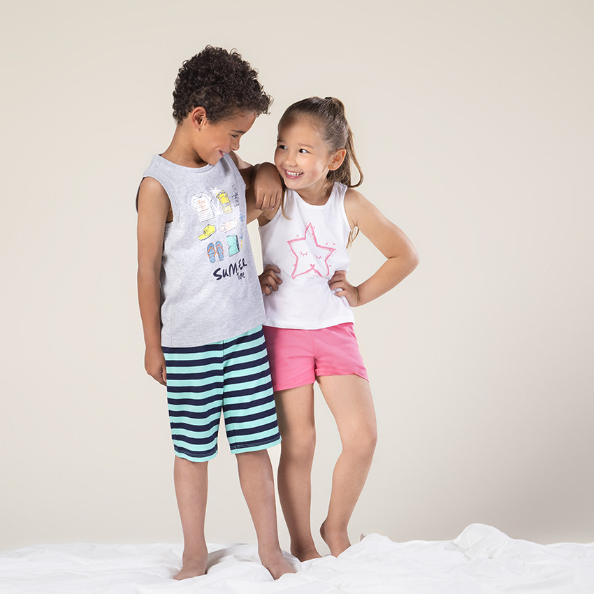 Conjunto de camiseta sin mangas y bermudas a rayas para el verano  Additional Conjunto de camiseta sin mangas y bermudas a rayas para el verano