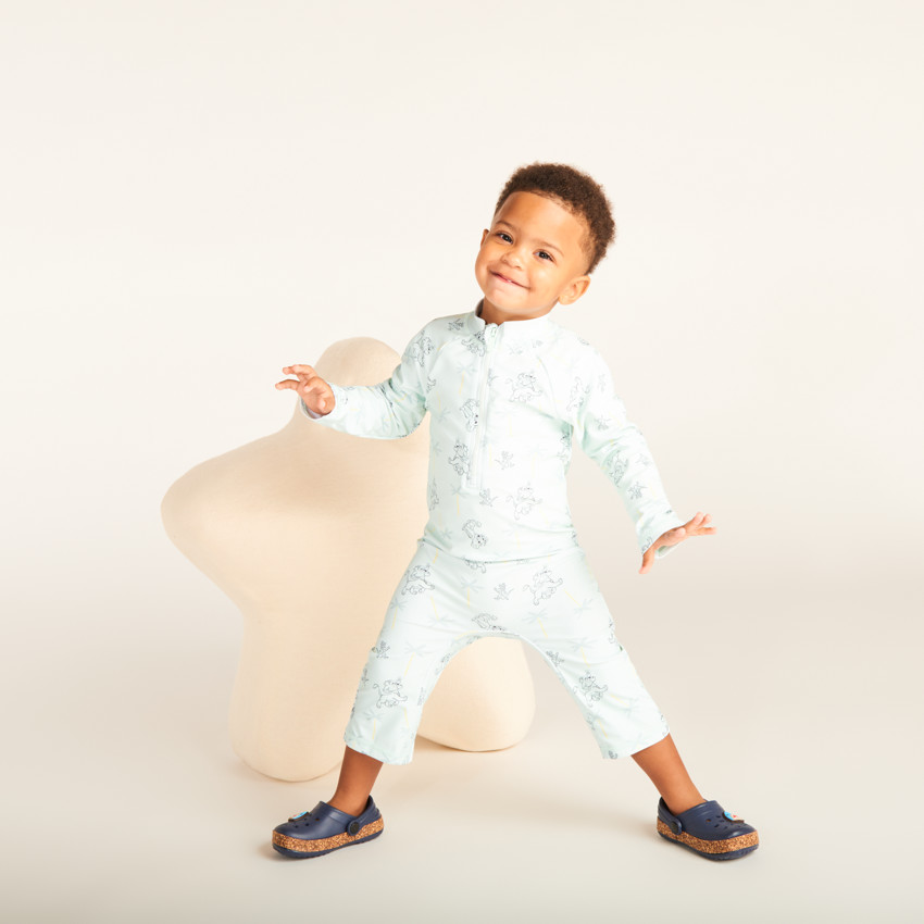 Monosuit UV SPF 50+ estampado Simba El Rey León Disney para niño. 